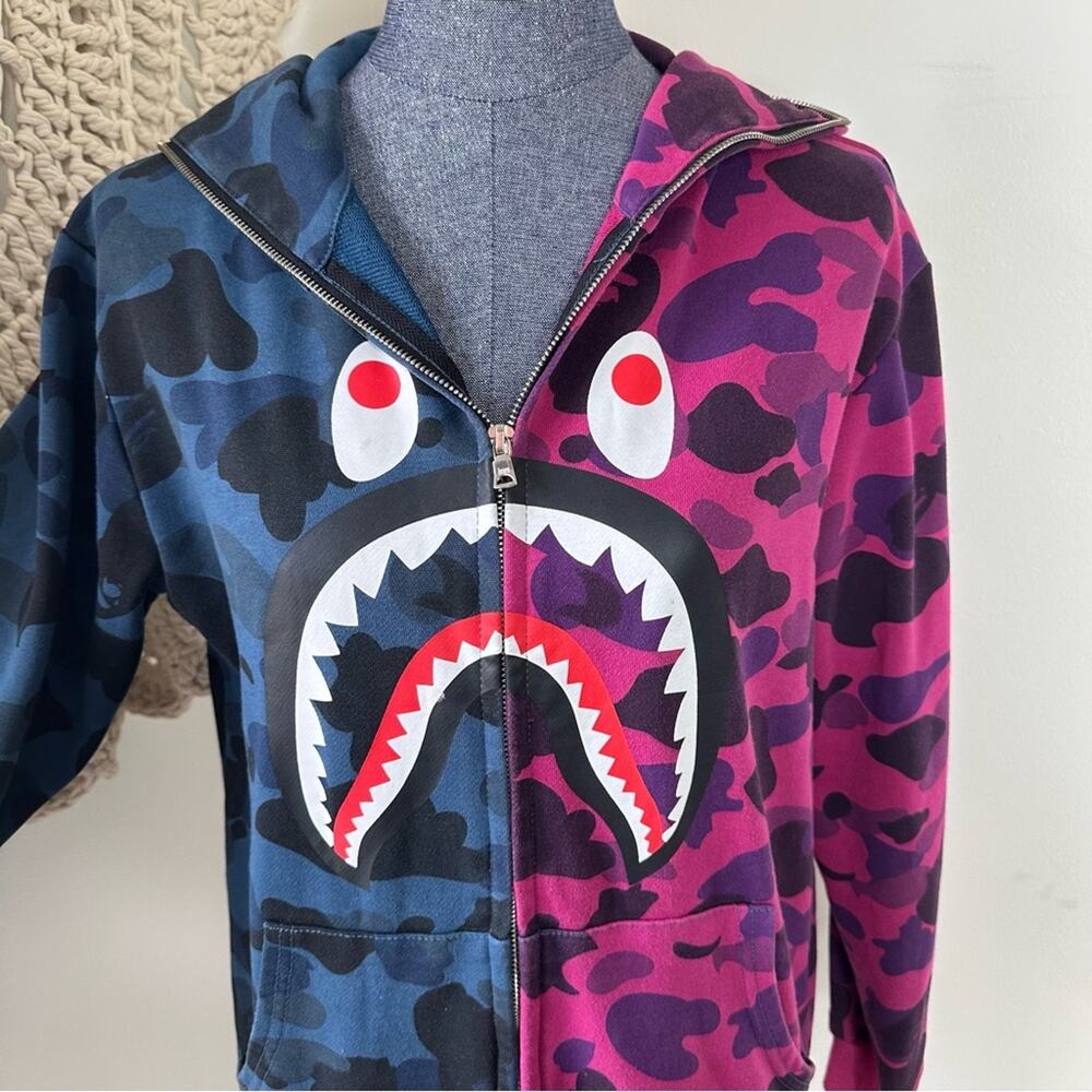 A Bathing Ape BAPE Men's Shark Split Blue Pink Camo Hoodie Size Medium - Picture 4 of 9